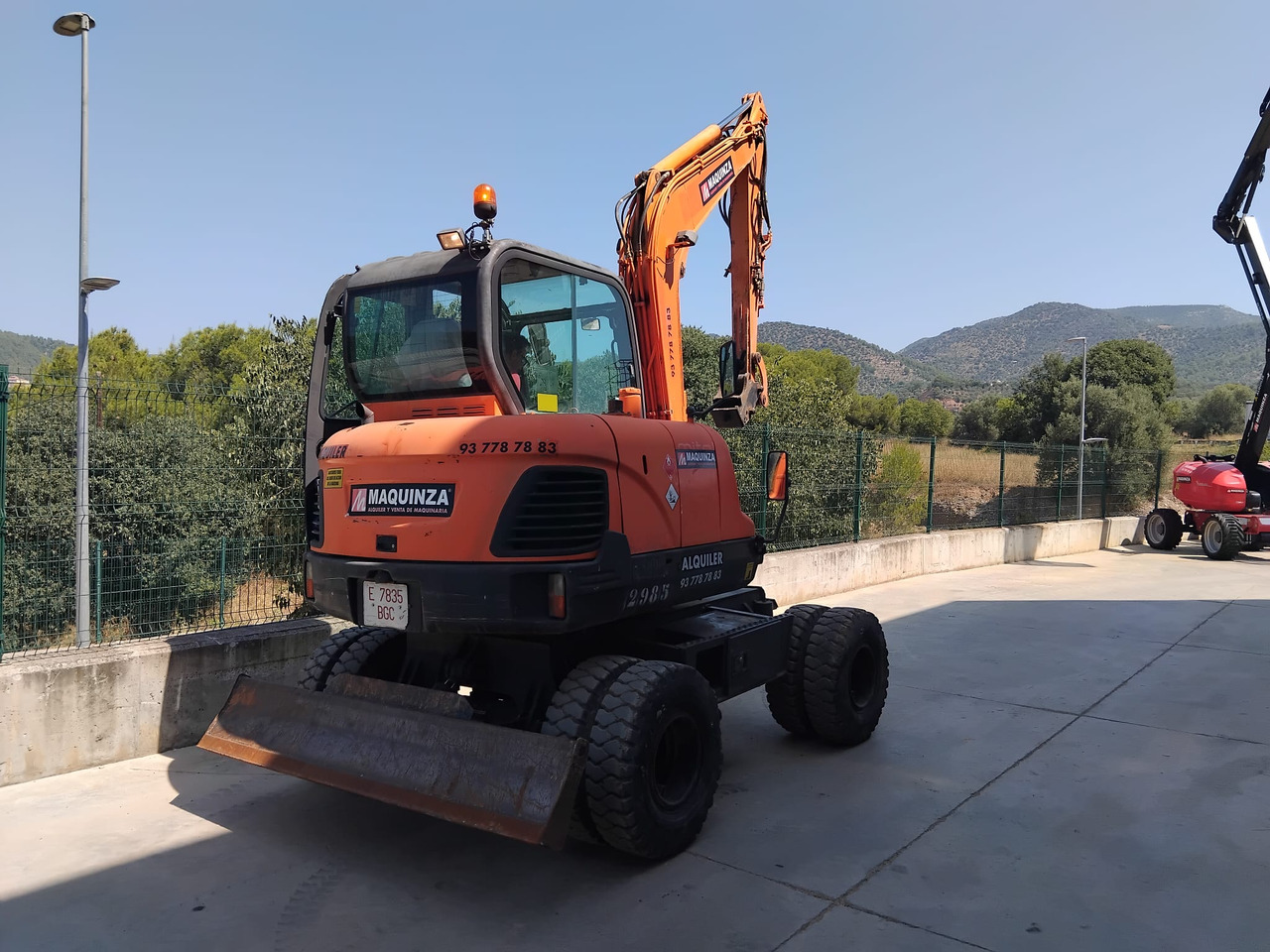 Mini excavator DOOSAN DX55W: picture 7