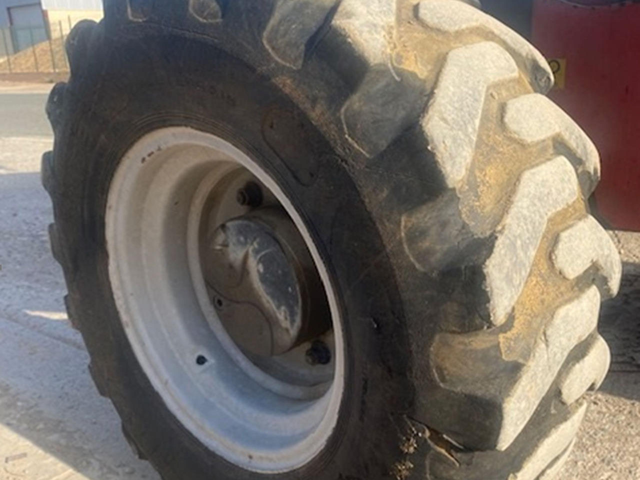 Leasing of  MANITOU 160ATJ EJE OSCILANTE MANITOU 160ATJ EJE OSCILANTE: picture 12