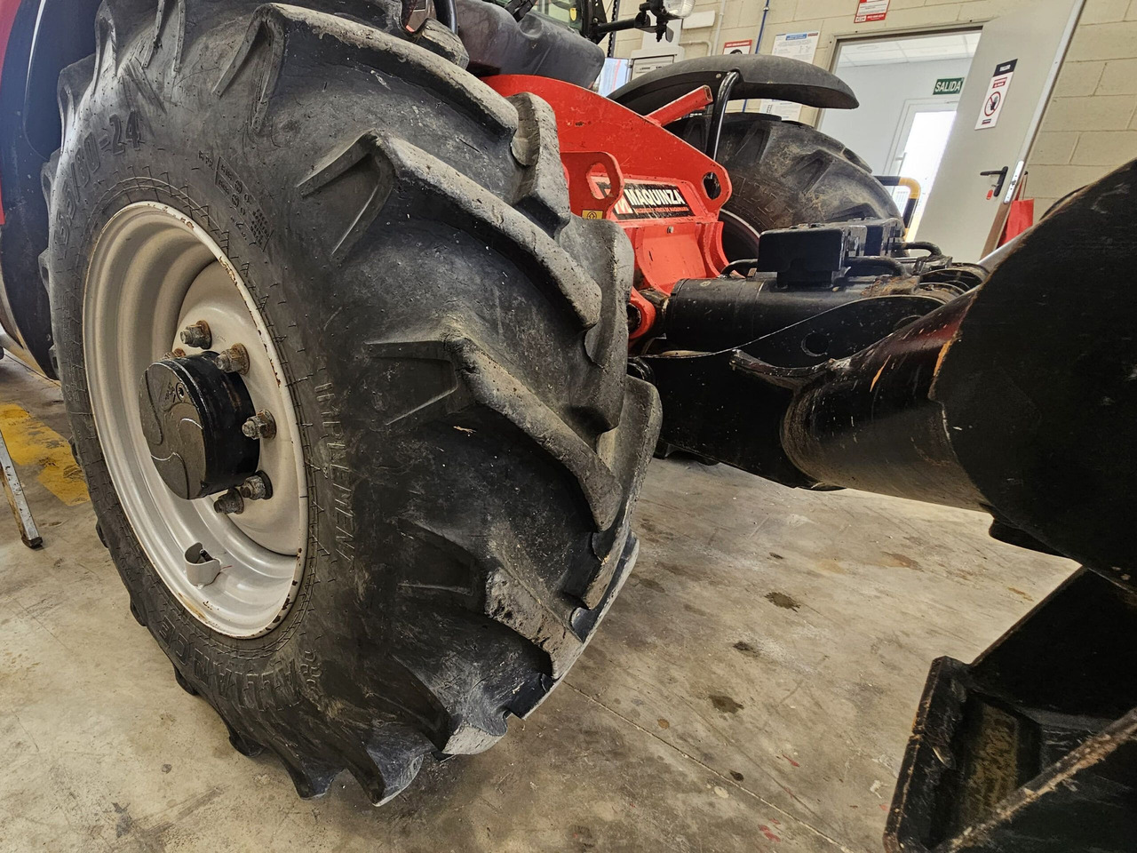 Telescopic handler MANITOU MT1335 EASY: picture 8