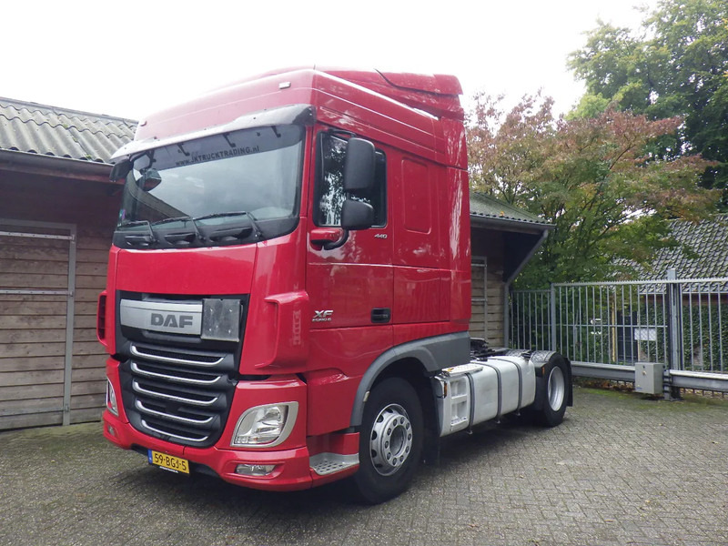 DAF XF 440 8 Tons vooras / Standairco / Standkachel - Tractor unit: picture 1 DAF XF 440 8 Tons vooras / Standairco / Standkachel - Tractor unit: picture 1