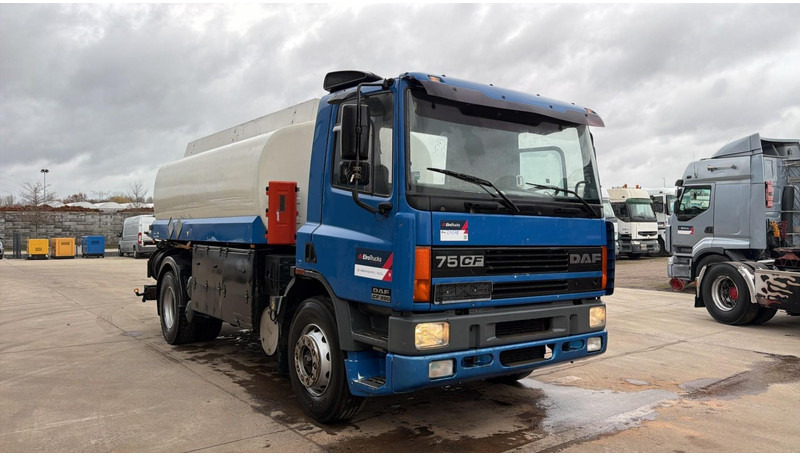 DAF CF 75.290 (15000L / 2 COMPARTIMENTS / MANUAL PUMP / EURO 2 / MANUAL GEARBOX) - Tanker truck: picture 2 DAF CF 75.290 (15000L / 2 COMPARTIMENTS / MANUAL PUMP / EURO 2 / MANUAL GEARBOX) - Tanker truck: picture 2