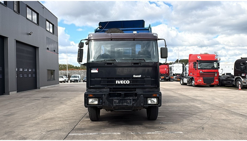 Iveco Eurotrakker 260 E 34 (POMPE MANUELLE / MANUAL PUMP / MANUAL GEARBOX / BOITE MANUELLE / LAMES) - Tipper: picture 2 Iveco Eurotrakker 260 E 34 (POMPE MANUELLE / MANUAL PUMP / MANUAL GEARBOX / BOITE MANUELLE / LAMES) - Tipper: picture 2