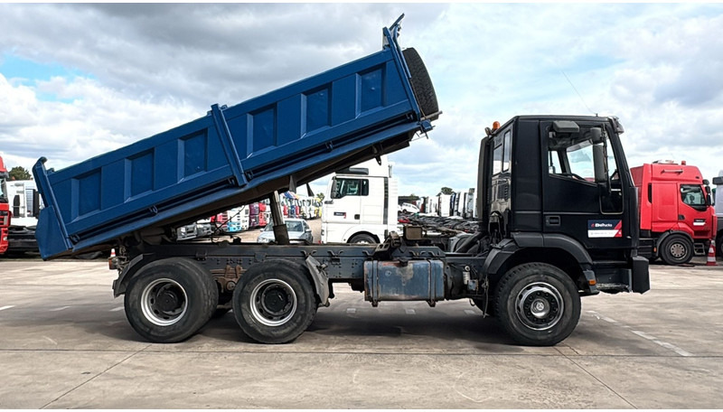 Iveco Eurotrakker 260 E 34 (POMPE MANUELLE / MANUAL PUMP / MANUAL GEARBOX / BOITE MANUELLE / LAMES) - Tipper: picture 3 Iveco Eurotrakker 260 E 34 (POMPE MANUELLE / MANUAL PUMP / MANUAL GEARBOX / BOITE MANUELLE / LAMES) - Tipper: picture 3