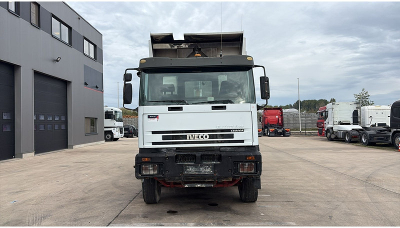 Iveco Eurotrakker 260 E32 (GRAND PONT / LAMES / POMPE MANUELLE / 8X4 / CURSOR 8) - Tipper: picture 2 Iveco Eurotrakker 260 E32 (GRAND PONT / LAMES / POMPE MANUELLE / 8X4 / CURSOR 8) - Tipper: picture 2