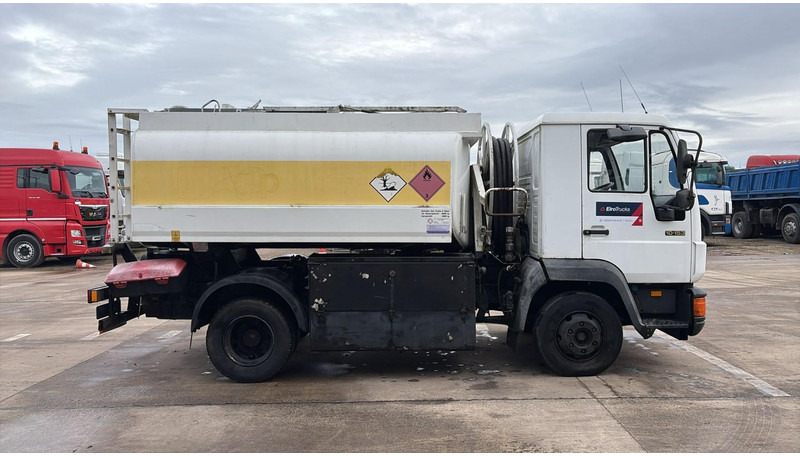 MAN 10.153 (7500L / FULL STEEL / LAMES / BOITE MANUELLE / MANUAL GEARBOX) - Tanker truck: picture 3 MAN 10.153 (7500L / FULL STEEL / LAMES / BOITE MANUELLE / MANUAL GEARBOX) - Tanker truck: picture 3