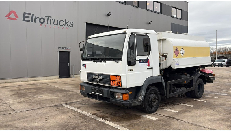MAN 10.153 (7500L / FULL STEEL / LAMES / BOITE MANUELLE / MANUAL GEARBOX) - Tanker truck: picture 1 MAN 10.153 (7500L / FULL STEEL / LAMES / BOITE MANUELLE / MANUAL GEARBOX) - Tanker truck: picture 1