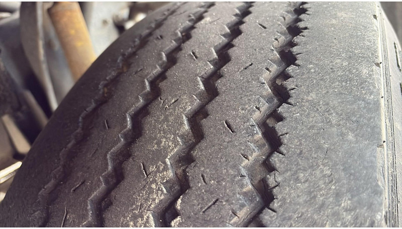 Vacuum truck MAN 18.232 (MANUAL PUMP / POMPE MANUELLE / 11.000L): picture 9