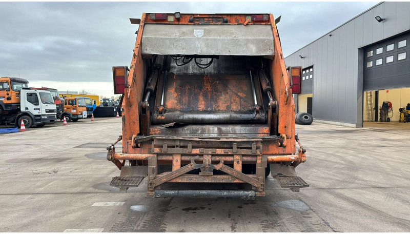 MAN 18.285 (GARBAGE TRUCK / TOP CONDITION / 6 CYLINDER / MANUAL GEARBOX) - Refuse truck: picture 5 MAN 18.285 (GARBAGE TRUCK / TOP CONDITION / 6 CYLINDER / MANUAL GEARBOX) - Refuse truck: picture 5