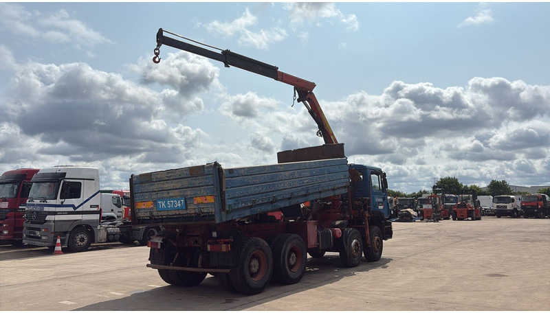 MAN 35.362 (6 CYLINDER / MANUAL PUMP / 8X4 / FALFINGER CRANE PK80 / STEEL SUSP.) - Tipper, Crane truck: picture 4 MAN 35.362 (6 CYLINDER / MANUAL PUMP / 8X4 / FALFINGER CRANE PK80 / STEEL SUSP.) - Tipper, Crane truck: picture 4