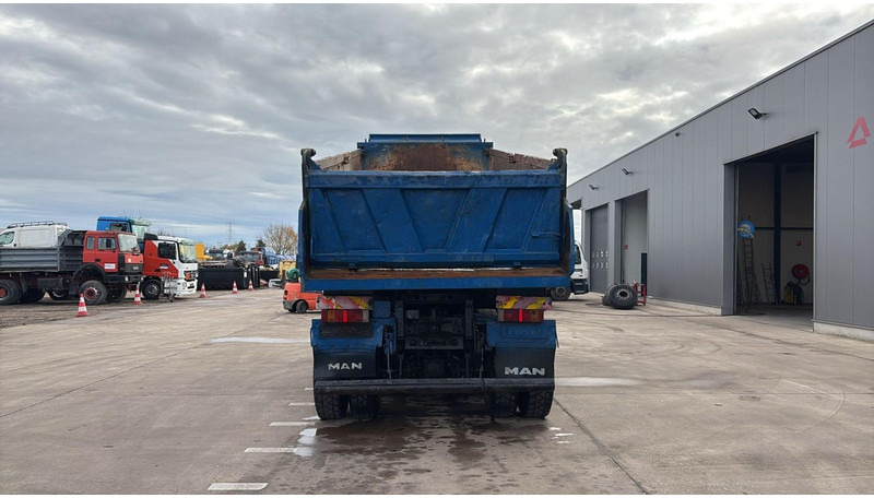 MAN 35.414 (6 CYLINDER / 8X6 / BIG AXLES / STEEL SUSP. / LAMES / GRAND PONT) - Tipper: picture 5 MAN 35.414 (6 CYLINDER / 8X6 / BIG AXLES / STEEL SUSP. / LAMES / GRAND PONT) - Tipper: picture 5
