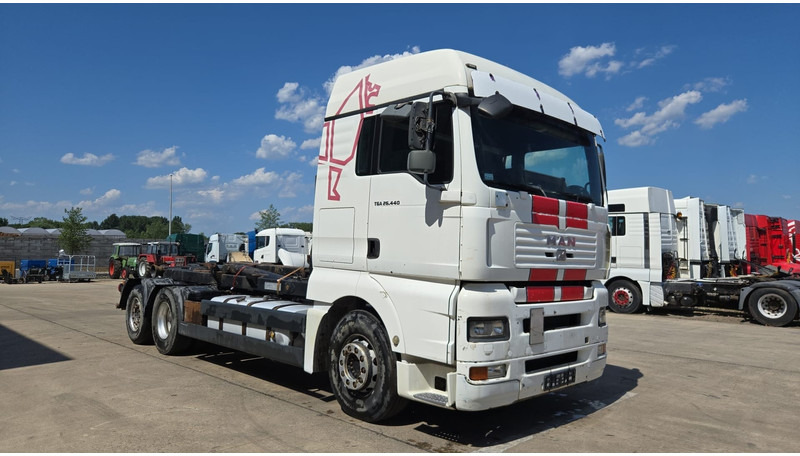 MAN TGA 26.440 (MANUAL GEARBOX / FRONT STEEL / 6X2 / BOITE MANUELLE / DEVANT LAMES) - Cab chassis truck: picture 4 MAN TGA 26.440 (MANUAL GEARBOX / FRONT STEEL / 6X2 / BOITE MANUELLE / DEVANT LAMES) - Cab chassis truck: picture 4