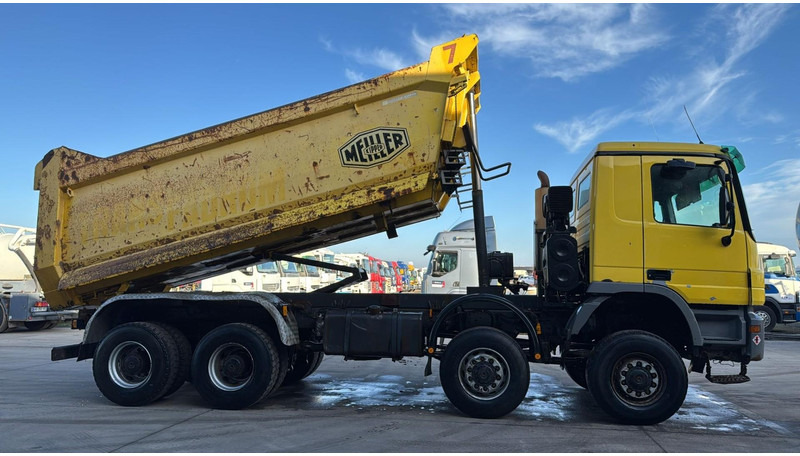 Mercedes-Benz Actros 4141 (8X8 / LAMES / GRAND PONT / V6 / BOITE MANUELLE / MANUAL GEARBOX) - Tipper: picture 3 Mercedes-Benz Actros 4141 (8X8 / LAMES / GRAND PONT / V6 / BOITE MANUELLE / MANUAL GEARBOX) - Tipper: picture 3
