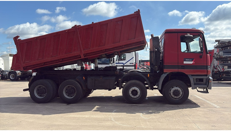 Mercedes-Benz actros 4140 (EPS / 8X6 / LAMES / GRAND PONT / GRAND BENNE / 3 PONTS / TRES BONNE ETAT) - Tipper: picture 4 Mercedes-Benz actros 4140 (EPS / 8X6 / LAMES / GRAND PONT / GRAND BENNE / 3 PONTS / TRES BONNE ETAT) - Tipper: picture 4