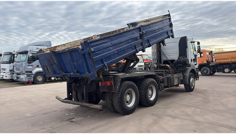 Renault Kerax 320 (BOITE MANUELLE / LAMES / GRAND PONT / BIG AXLE / MANUAL GEARBOX) - Tipper: picture 4 Renault Kerax 320 (BOITE MANUELLE / LAMES / GRAND PONT / BIG AXLE / MANUAL GEARBOX) - Tipper: picture 4