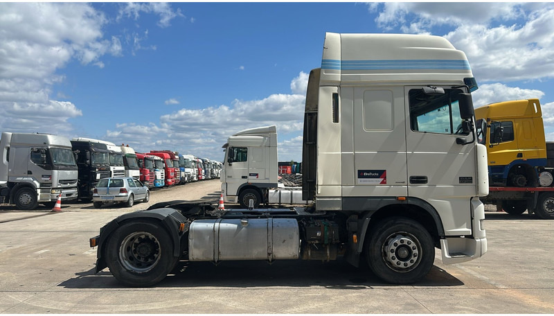 DAF 95 XF 380 (BOITE MANUELLE / EURO 3 / MANUAL GEARBOX / TRES BONNE ETAT) - Tractor unit: picture 4 DAF 95 XF 380 (BOITE MANUELLE / EURO 3 / MANUAL GEARBOX / TRES BONNE ETAT) - Tractor unit: picture 4