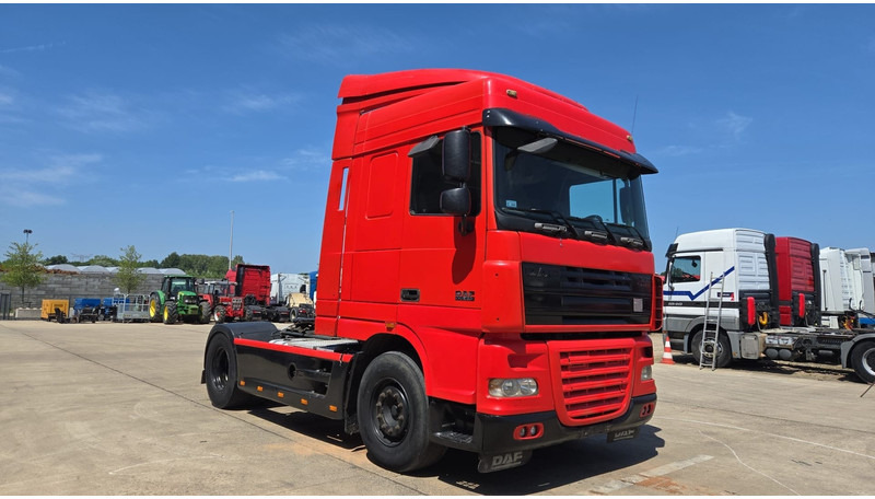DAF XF 105.410 (BOITE MANUELLE / SUPER PROPRE !!! / TRES BONNE ETAT / AIRCO / MANUAL GEARBOX) - Tractor unit: picture 3 DAF XF 105.410 (BOITE MANUELLE / SUPER PROPRE !!! / TRES BONNE ETAT / AIRCO / MANUAL GEARBOX) - Tractor unit: picture 3