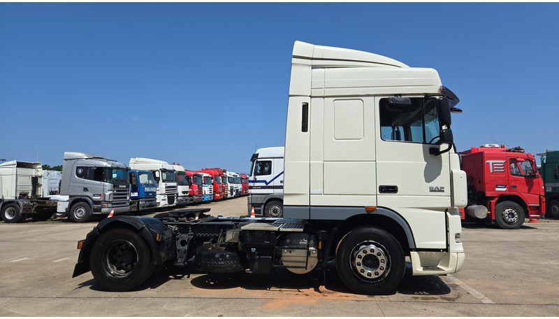 DAF XF 105.460 (BOITE MANUELLE / MANUAL GEARBOX / PROPRE) - Tractor unit: picture 4 DAF XF 105.460 (BOITE MANUELLE / MANUAL GEARBOX / PROPRE) - Tractor unit: picture 4