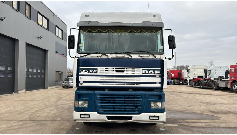 DAF XF 95.380 (EURO 2 / MANUAL GEARBOX / BOITE MANUELLE / TRES PROPRE / CLEAN TRUCK) - Tractor unit: picture 2 DAF XF 95.380 (EURO 2 / MANUAL GEARBOX / BOITE MANUELLE / TRES PROPRE / CLEAN TRUCK) - Tractor unit: picture 2