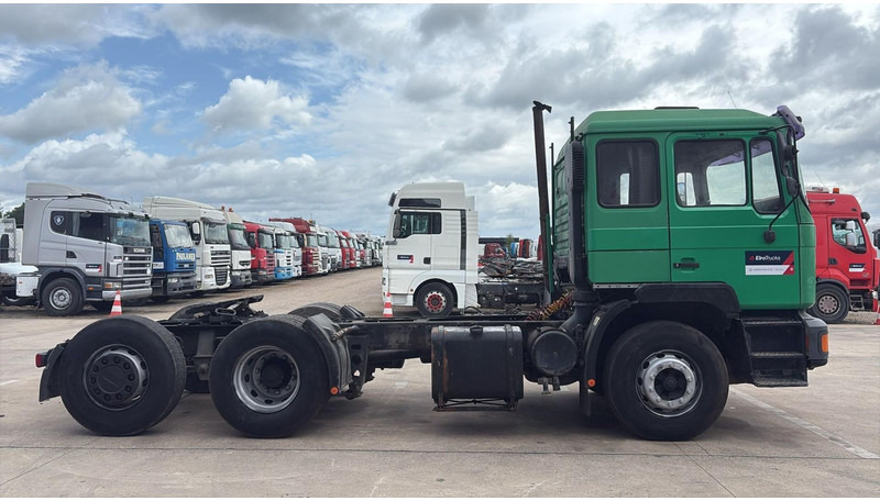 MAN 25.372 (6X2 / MANUAL PUMP / POMPE MANUELLE / 8 TYRES / 6 CYLINDERS) - Tractor unit: picture 4 MAN 25.372 (6X2 / MANUAL PUMP / POMPE MANUELLE / 8 TYRES / 6 CYLINDERS) - Tractor unit: picture 4