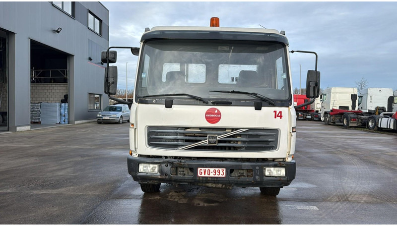 Volvo FL 220 (BELGIAN TRUCK / MANUAL GEARBOX / CAMION BELGE) - Cab chassis truck: picture 2 Volvo FL 220 (BELGIAN TRUCK / MANUAL GEARBOX / CAMION BELGE) - Cab chassis truck: picture 2