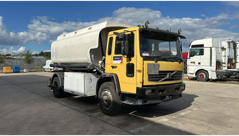 Volvo FL 6-18 (12400 LITERS / 3 COMPARTIMENTS / EURO 2 / STEEL SUSP. / LAMES) - Tanker truck: picture 3 Volvo FL 6-18 (12400 LITERS / 3 COMPARTIMENTS / EURO 2 / STEEL SUSP. / LAMES) - Tanker truck: picture 3