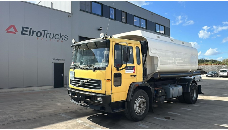 Volvo FL 6-18 (12400 LITERS / 3 COMPARTIMENTS / EURO 2 / STEEL SUSP. / LAMES) - Tanker truck: picture 1 Volvo FL 6-18 (12400 LITERS / 3 COMPARTIMENTS / EURO 2 / STEEL SUSP. / LAMES) - Tanker truck: picture 1