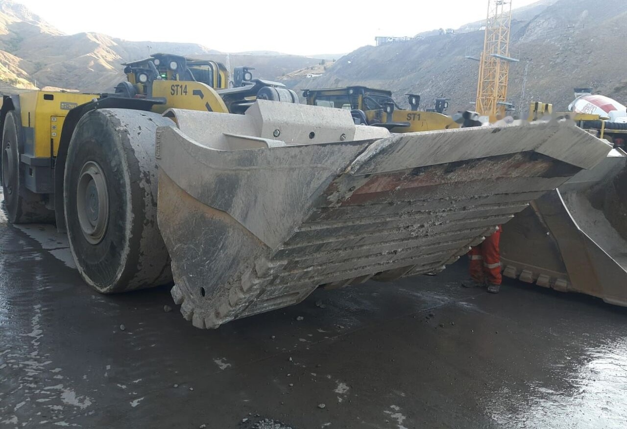 Atlas Copco Underground Mining Bucket(Push-Blade) - Loader bucket: picture 4 Atlas Copco Underground Mining Bucket(Push-Blade) - Loader bucket: picture 4