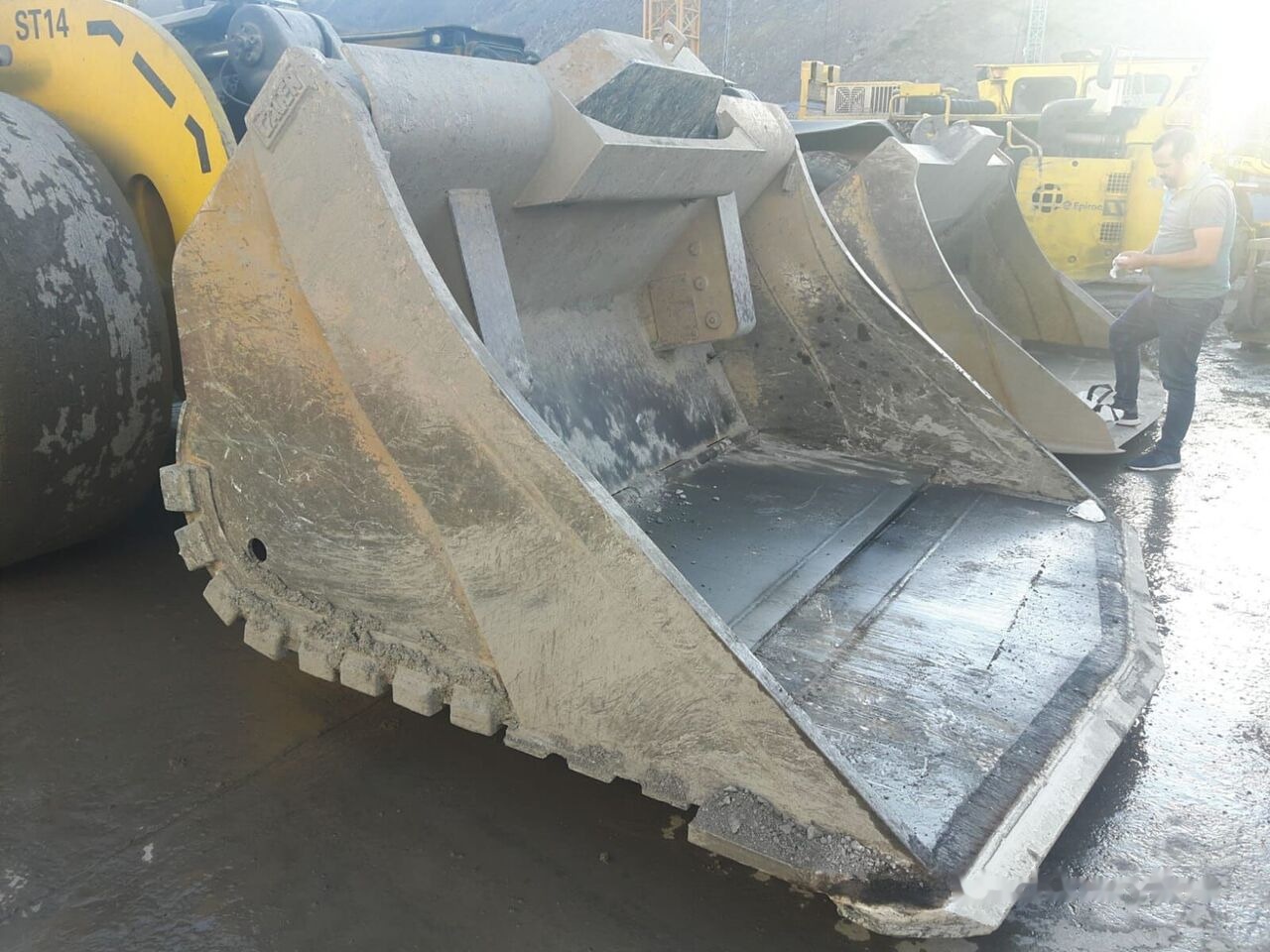 Atlas Copco Underground Mining Bucket(Push-Blade) - Loader bucket: picture 1 Atlas Copco Underground Mining Bucket(Push-Blade) - Loader bucket: picture 1