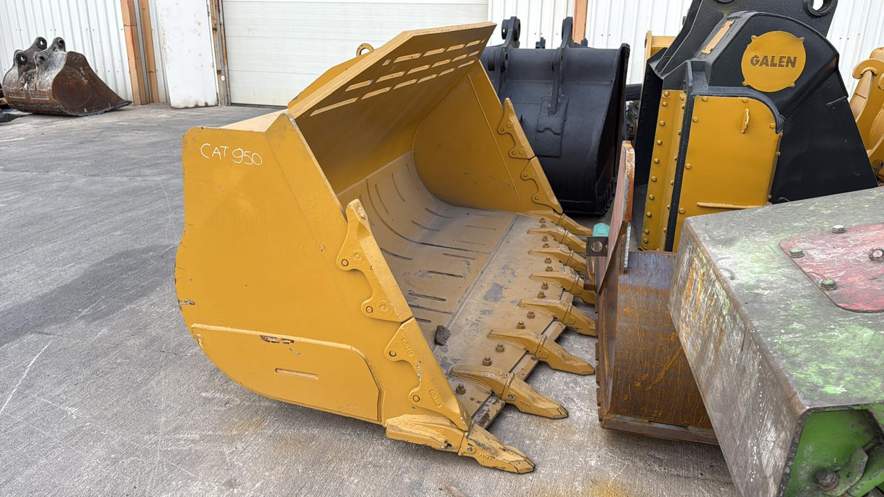 CAT 966 Rock Bucket - Wheel loader: picture 1 CAT 966 Rock Bucket - Wheel loader: picture 1