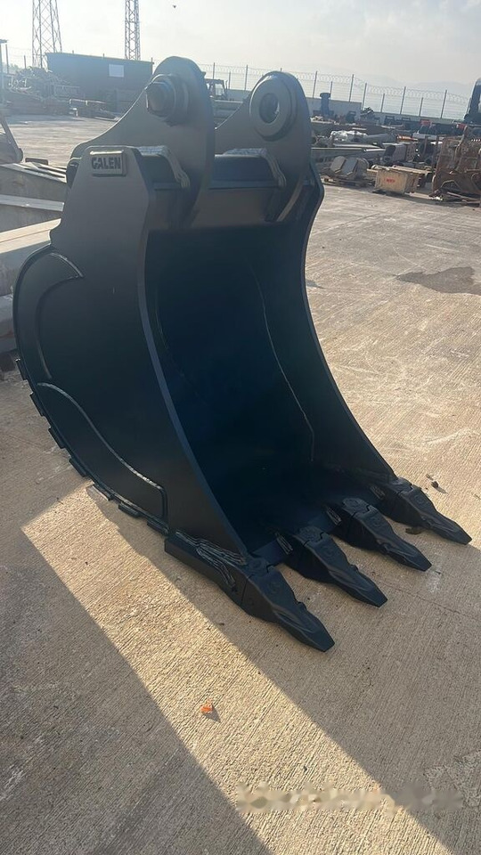 Hitachi ZX400 Channel Bucket - Excavator bucket: picture 3 Hitachi ZX400 Channel Bucket - Excavator bucket: picture 3