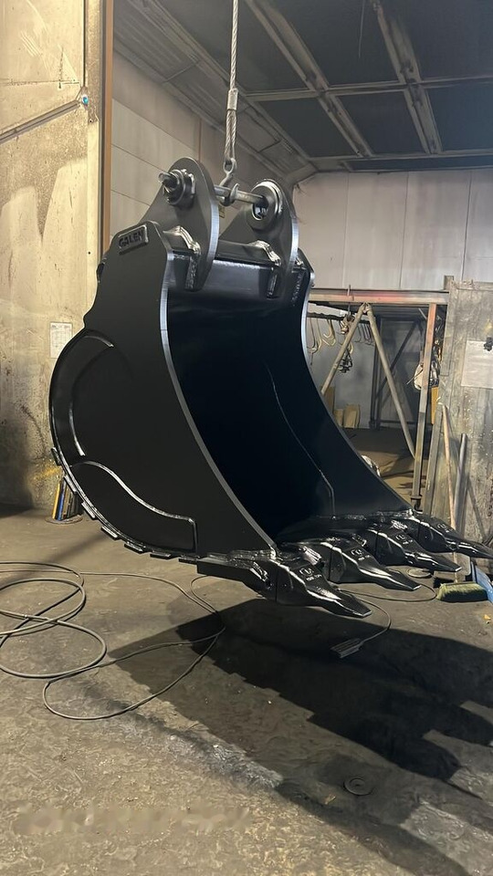 Hitachi ZX400 Channel Bucket - Excavator bucket: picture 1 Hitachi ZX400 Channel Bucket - Excavator bucket: picture 1