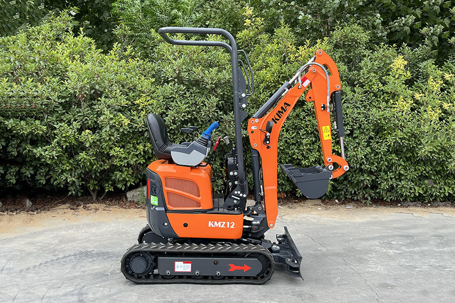 KMZ-12 - Mini excavator: picture 3 KMZ-12 - Mini excavator: picture 3