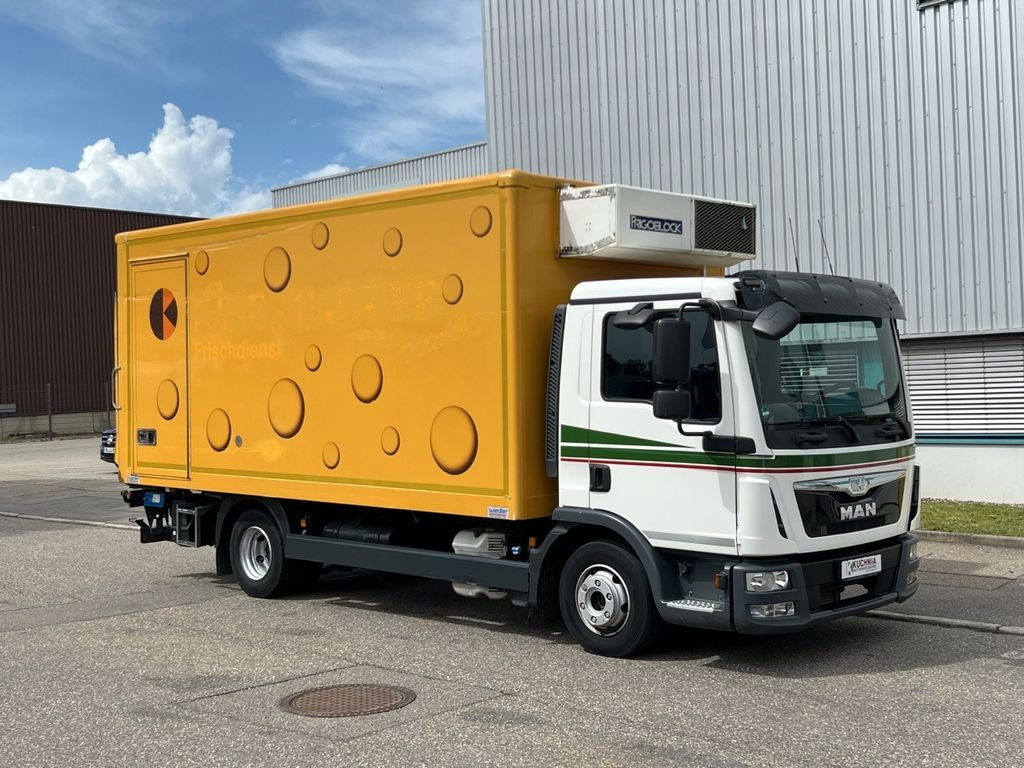 MAN TGL 8.220 Kühlkoffer 5,26m LBW Klima Luftgef. MAN TGL 8.220 Kühlkoffer 5,26m LBW Klima Luftgef. - Refrigerated delivery van: picture 1 MAN TGL 8.220 Kühlkoffer 5,26m LBW Klima Luftgef. MAN TGL 8.220 Kühlkoffer 5,26m LBW Klima Luftgef. - Refrigerated delivery van: picture 1