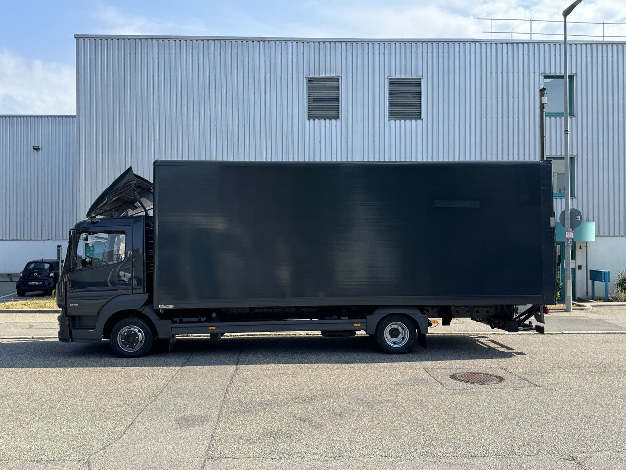 Mercedes-Benz Atego 818L Koffer 7,3m LBW Klima Automatik - Closed box van: picture 4 Mercedes-Benz Atego 818L Koffer 7,3m LBW Klima Automatik - Closed box van: picture 4