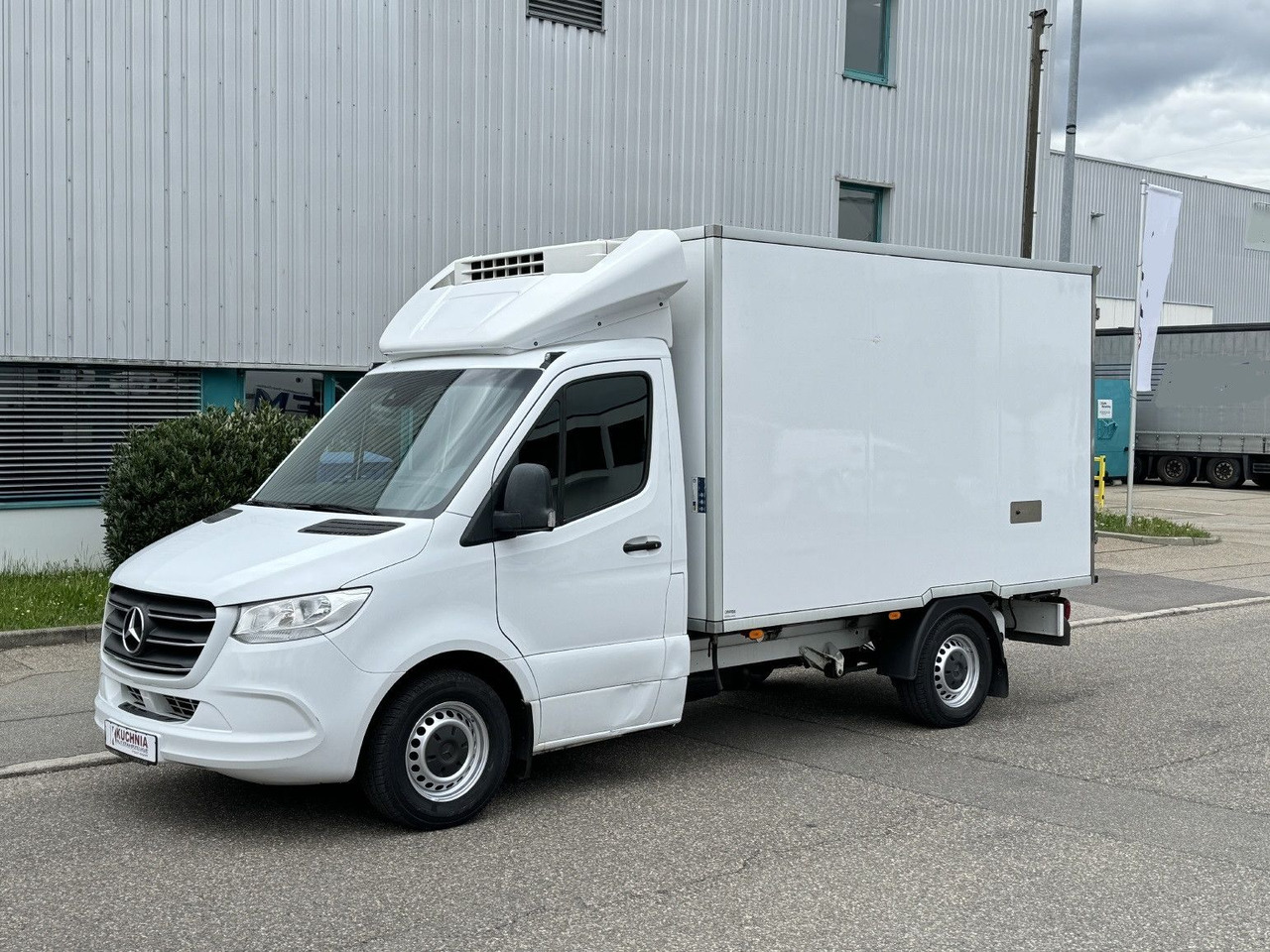 Mercedes-Benz Sprinter 316 Tiefkühl 3,3m TK V-500 MAX Luftgef. - Refrigerated delivery van: picture 3 Mercedes-Benz Sprinter 316 Tiefkühl 3,3m TK V-500 MAX Luftgef. - Refrigerated delivery van: picture 3