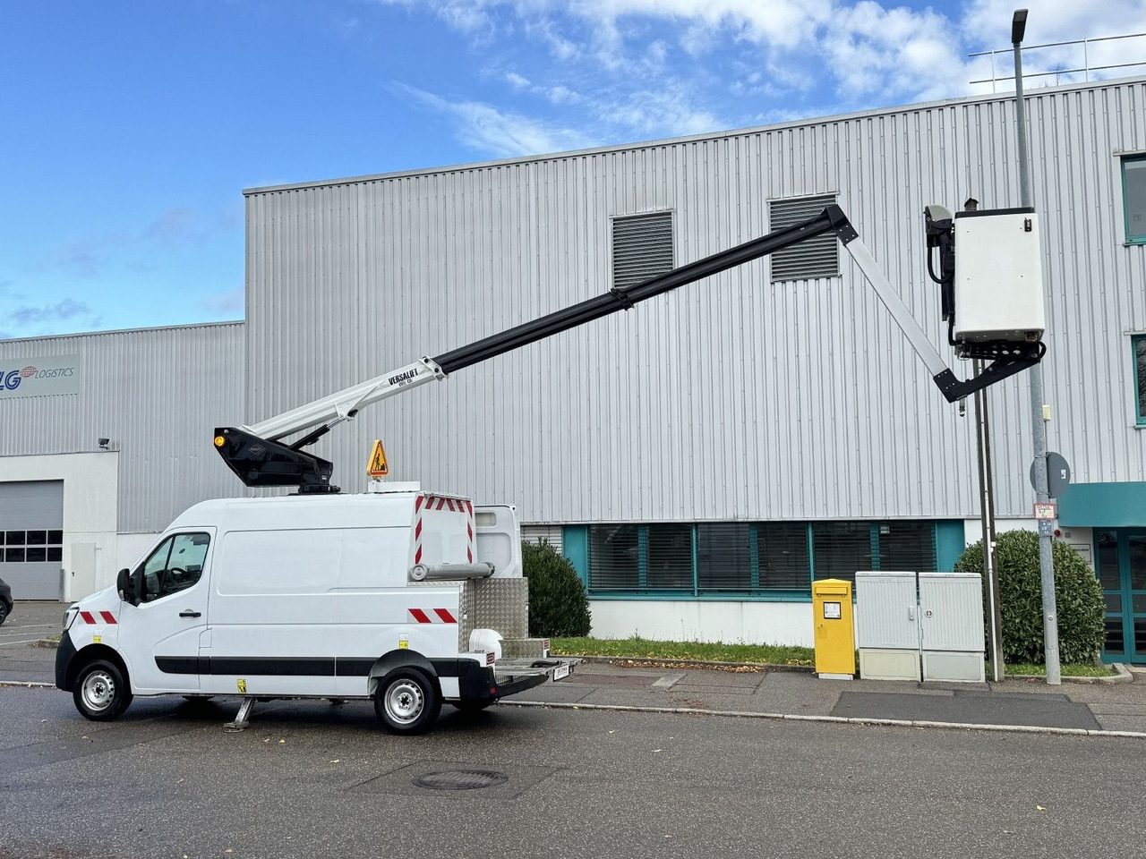 Renault MASTER Versalift VDTL 135 C, 14m 230kg Abstützun - Truck mounted aerial platform: picture 4 Renault MASTER Versalift VDTL 135 C, 14m 230kg Abstützun - Truck mounted aerial platform: picture 4