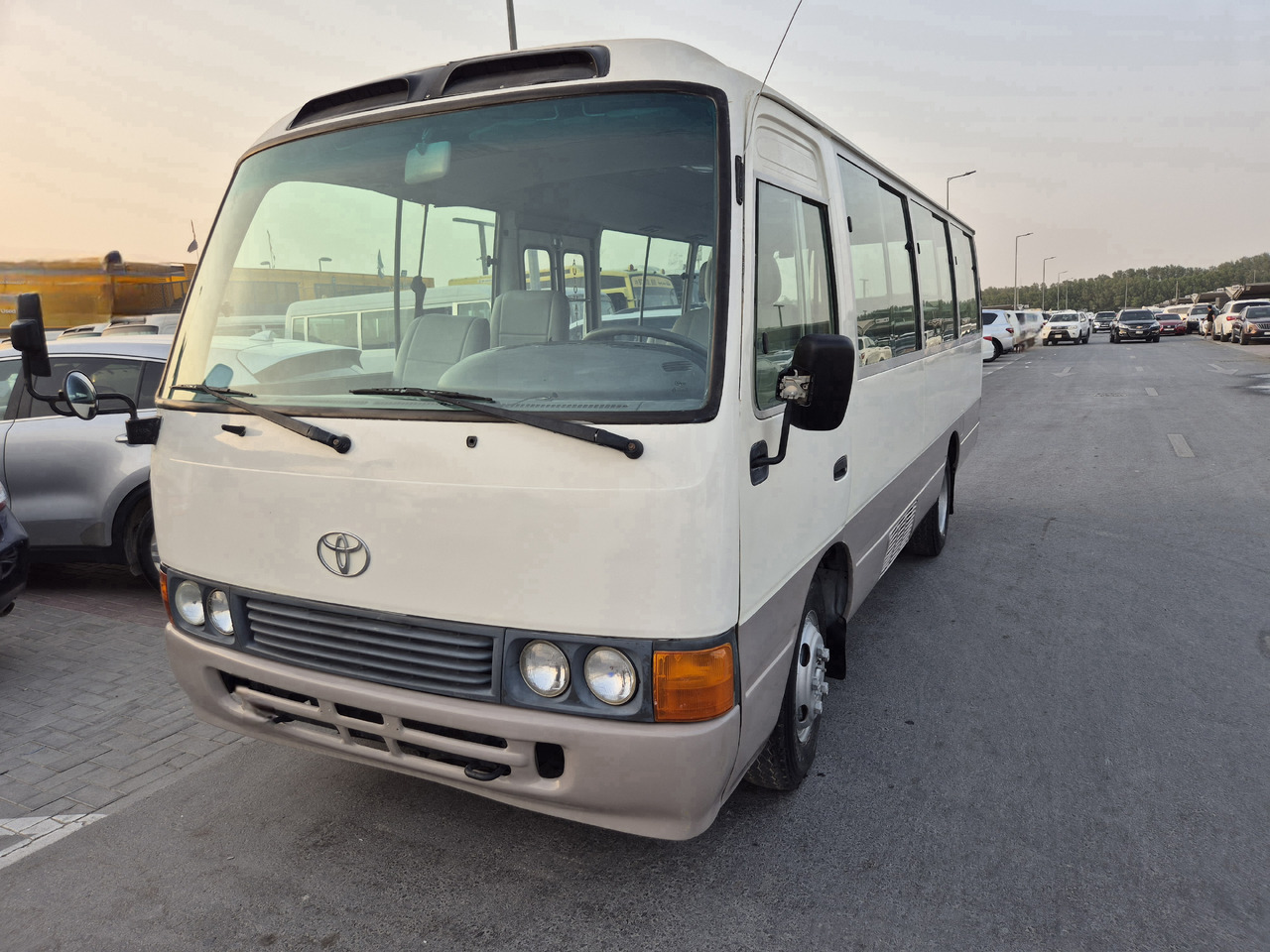 TOYOTA Coaster ... Nos bus -Originaires TOYOTA ...pas Chinois... T72 ... - Minibus, People carrier: picture 2 TOYOTA Coaster ... Nos bus -Originaires TOYOTA ...pas Chinois... T72 ... - Minibus, People carrier: picture 2