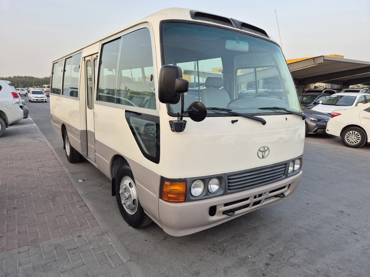 TOYOTA Coaster ... Nos bus -Originaires TOYOTA ...pas Chinois... T72 ... - Minibus, People carrier: picture 1 TOYOTA Coaster ... Nos bus -Originaires TOYOTA ...pas Chinois... T72 ... - Minibus, People carrier: picture 1