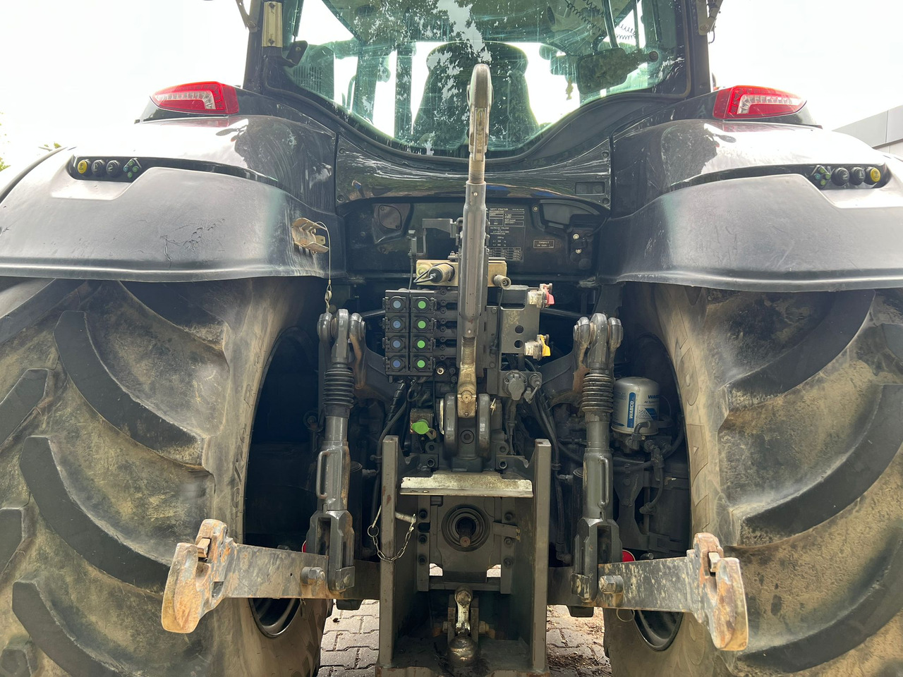 Farm tractor Valtra T174 Versu: picture 10