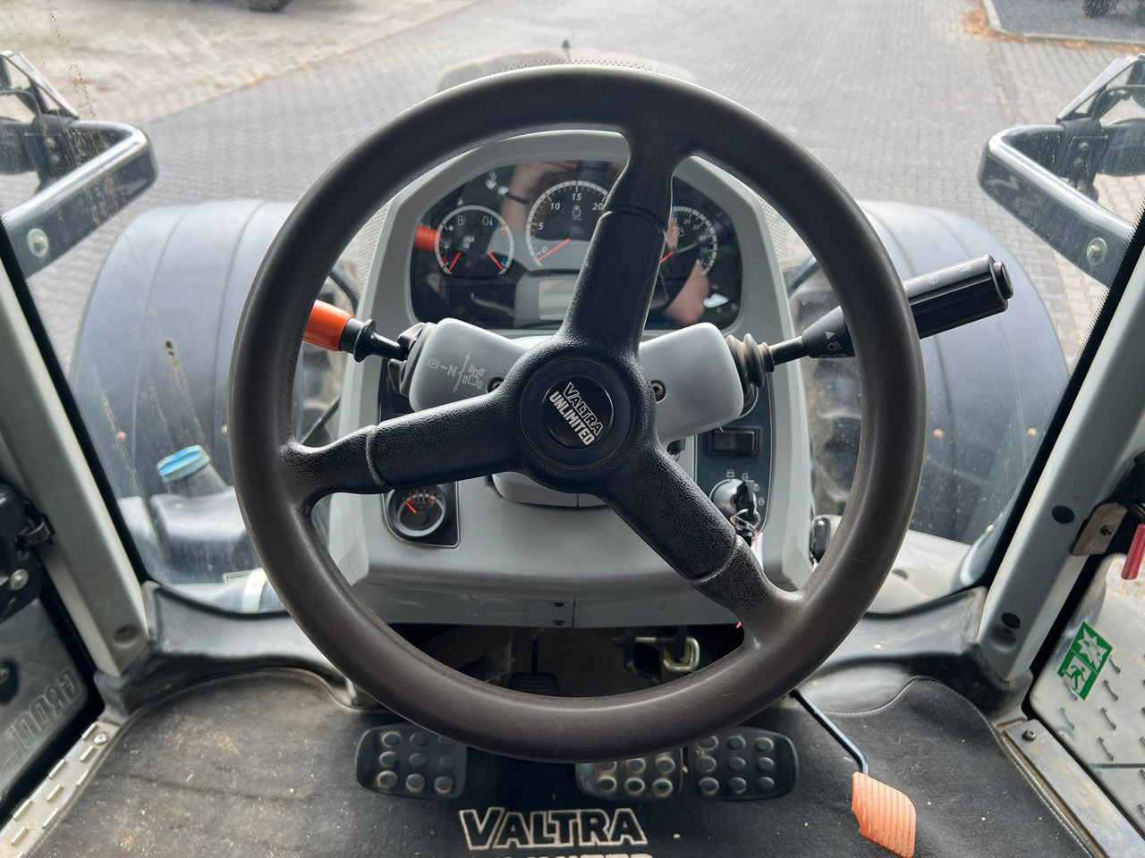 Farm tractor Valtra T174 Versu: picture 14