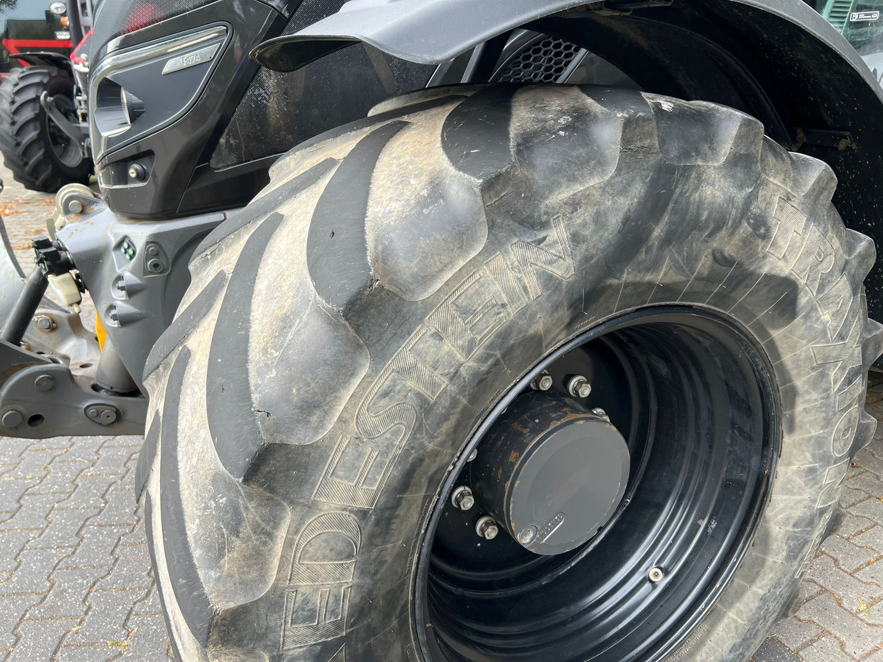 Farm tractor Valtra T174 Versu: picture 8