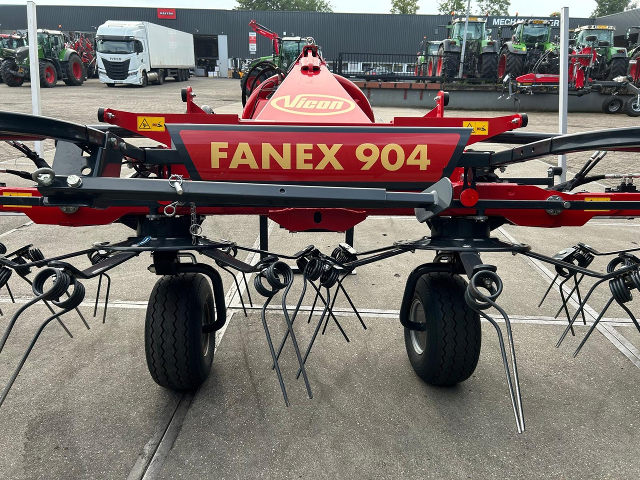 Vicon Fanex 904 - Tedder/ Rake: picture 3 Vicon Fanex 904 - Tedder/ Rake: picture 3