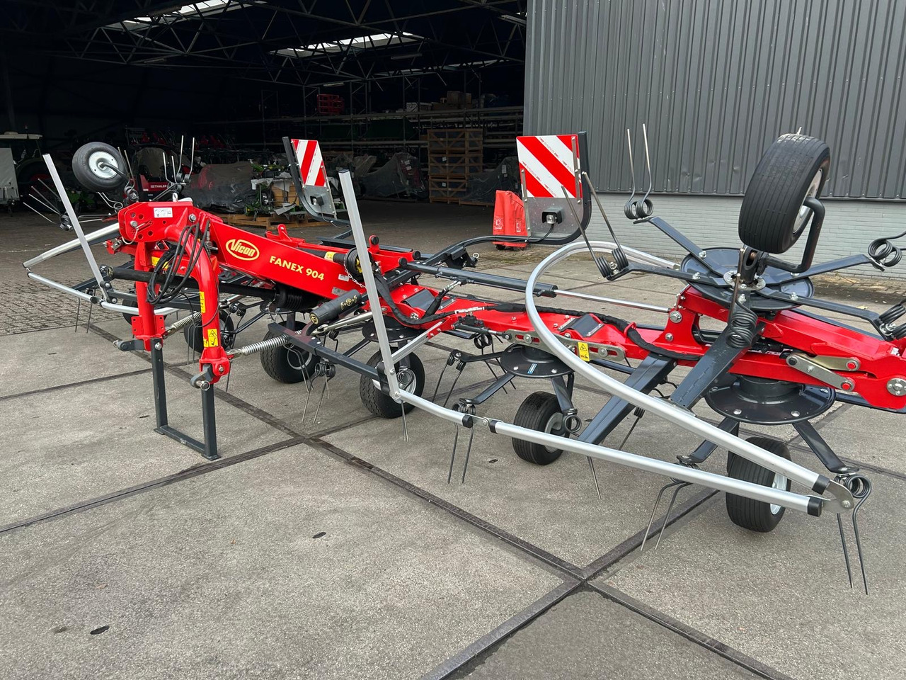 Vicon Fanex 904 - Tedder/ Rake: picture 2 Vicon Fanex 904 - Tedder/ Rake: picture 2