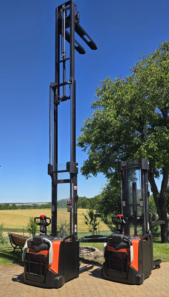 Toyota SPE 160L Triplex 6m - Stacker: picture 3 Toyota SPE 160L Triplex 6m - Stacker: picture 3