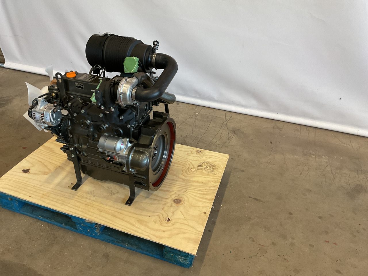 Yanmar 4TNV84T - Engine: picture 4 Yanmar 4TNV84T - Engine: picture 4