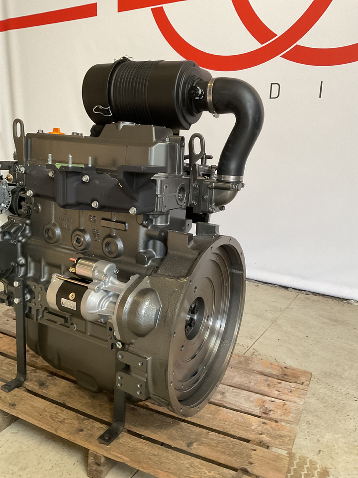 Yanmar 4TNV98 - Engine: picture 4 Yanmar 4TNV98 - Engine: picture 4