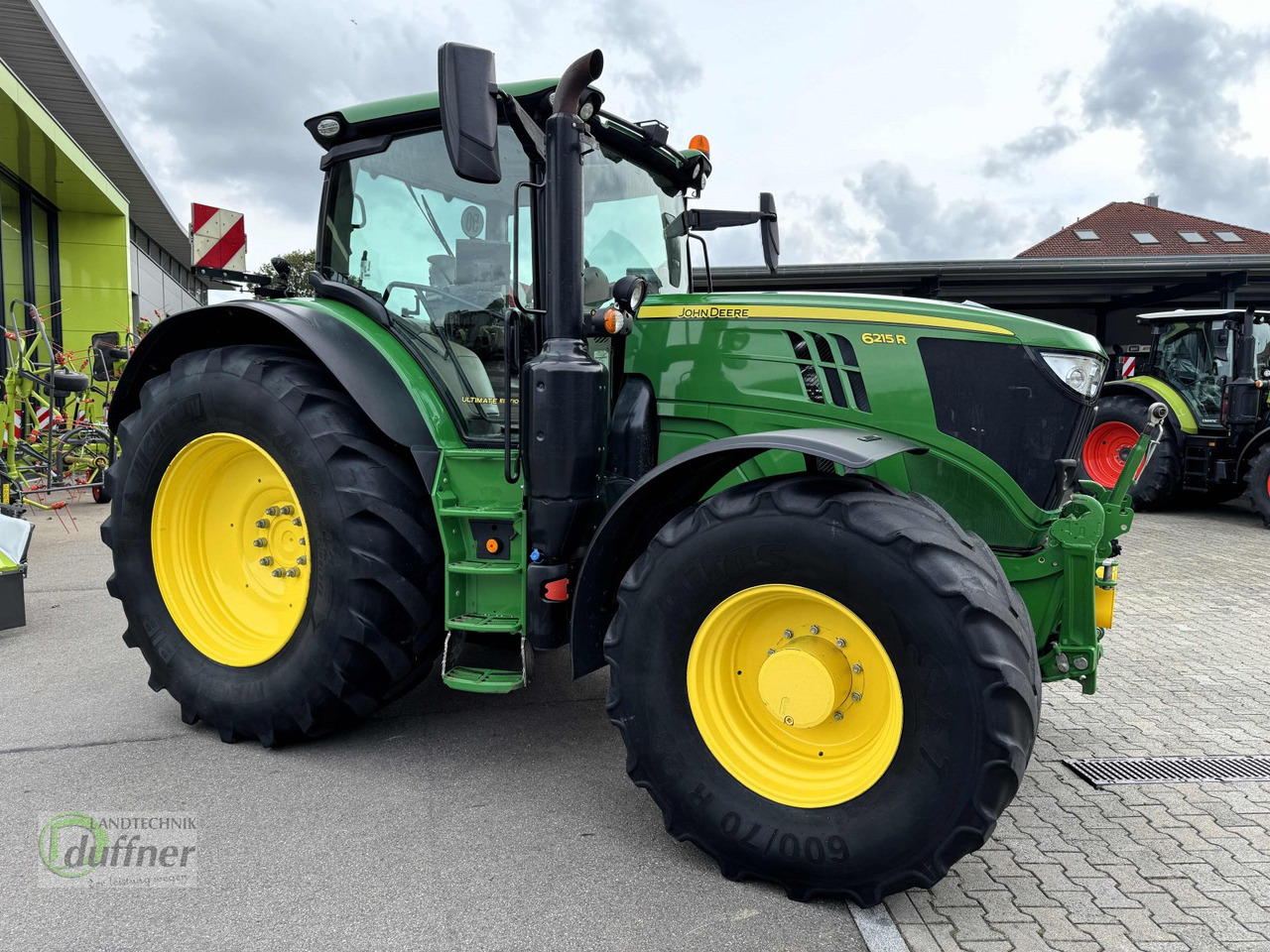 John Deere 6215R - Farm tractor: picture 2 John Deere 6215R - Farm tractor: picture 2