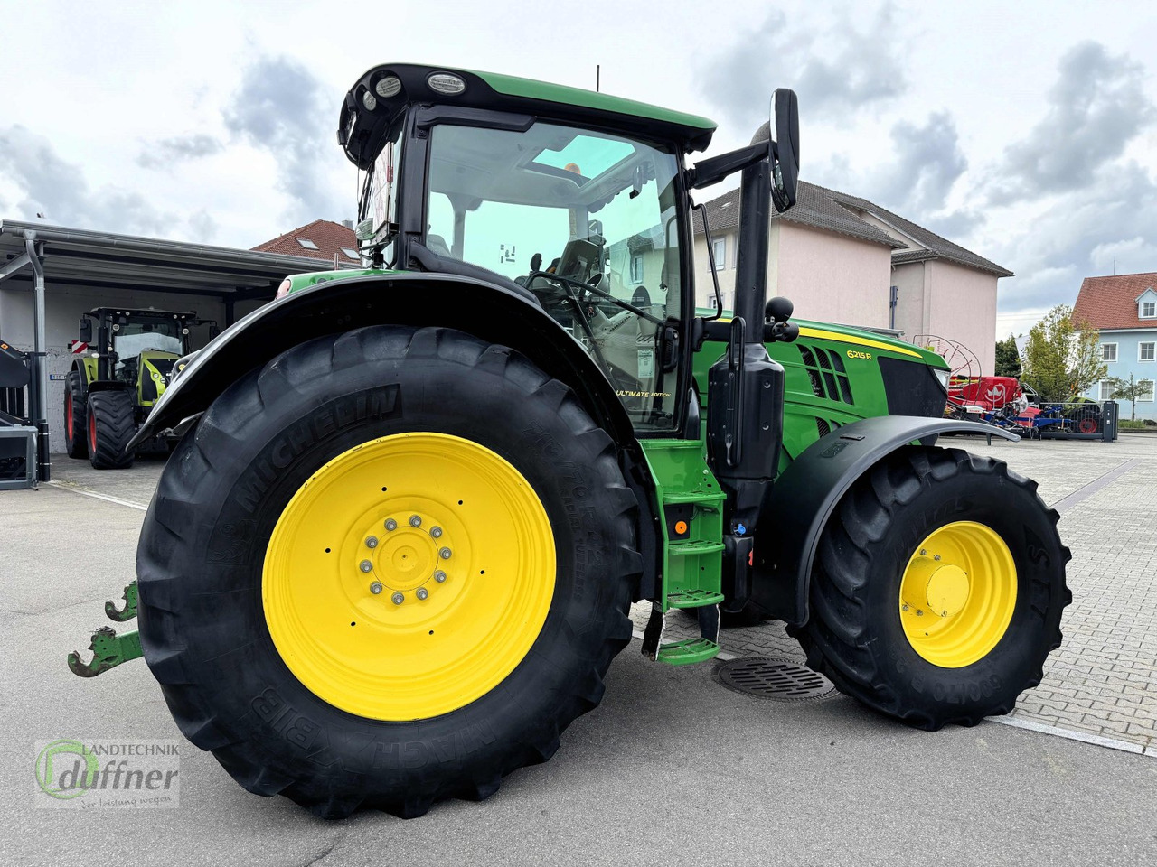 John Deere 6215R - Farm tractor: picture 3 John Deere 6215R - Farm tractor: picture 3
