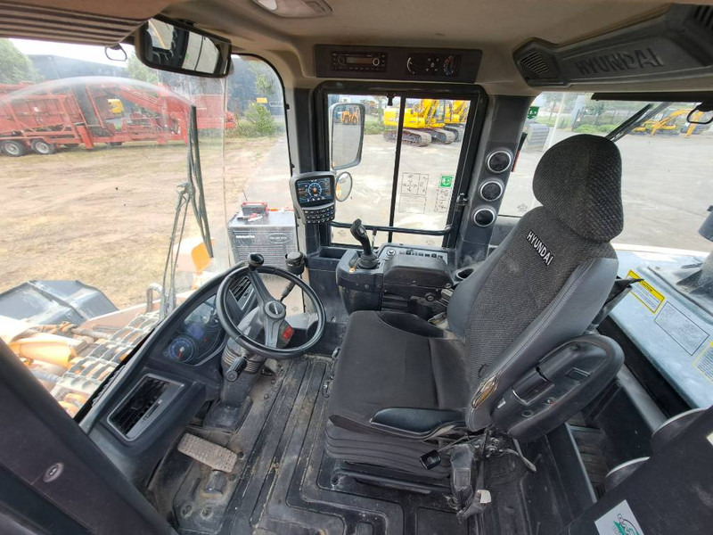 Wheel loader Hyundai HL 940: picture 12