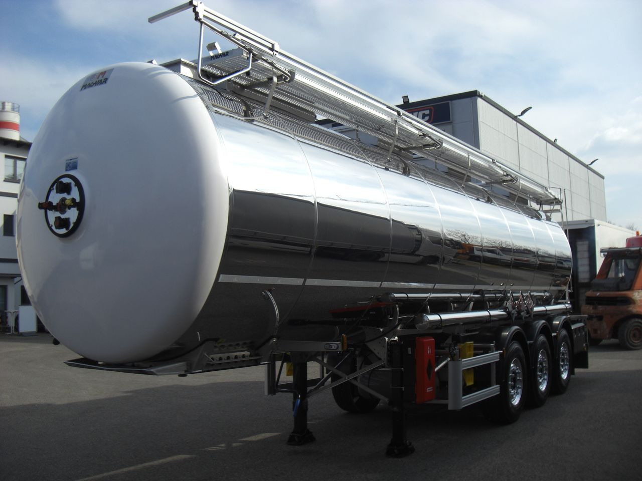 Magyar SRMAD/1KAMMER/CHEMIE - Tanker semi-trailer: picture 1 Magyar SRMAD/1KAMMER/CHEMIE - Tanker semi-trailer: picture 1